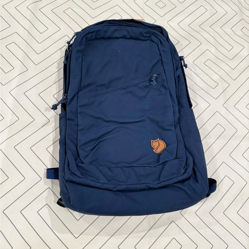 NWT Fjallraven Raven 28 Navy Backpack